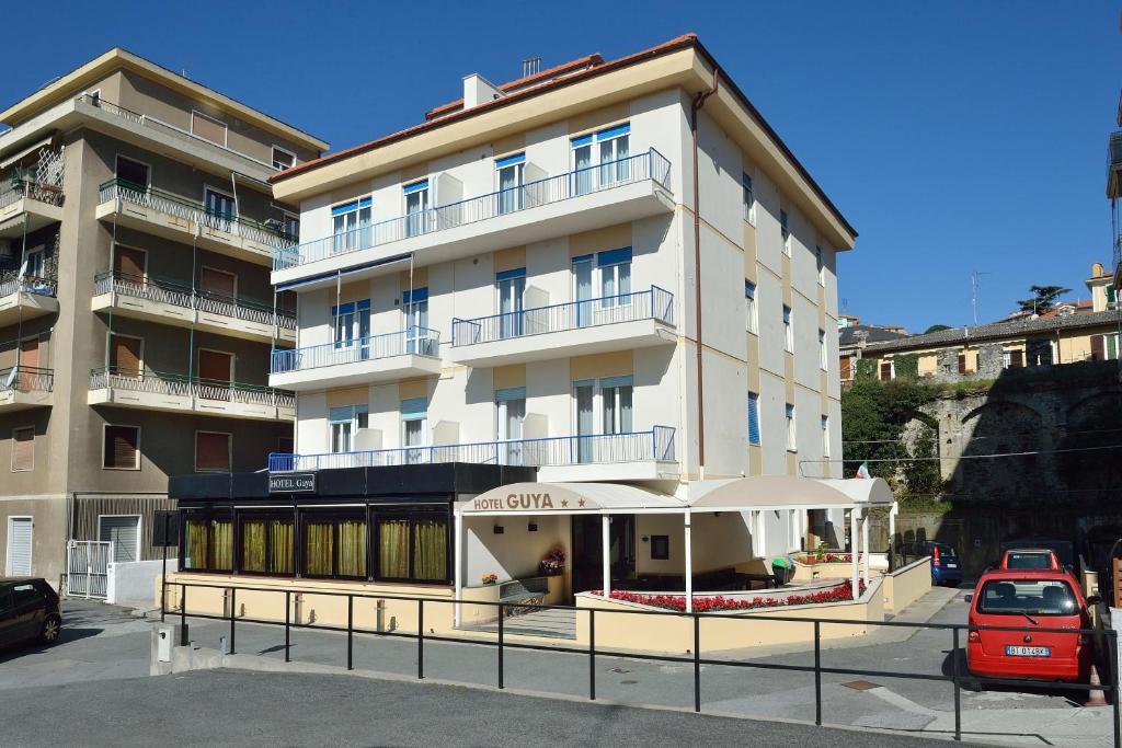 Hotel Guya Varraze Exterior foto