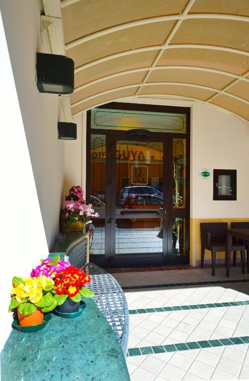 Hotel Guya Varraze Exterior foto