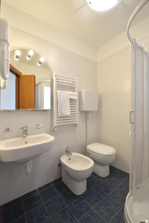 Hotel Guya Varraze Zimmer foto