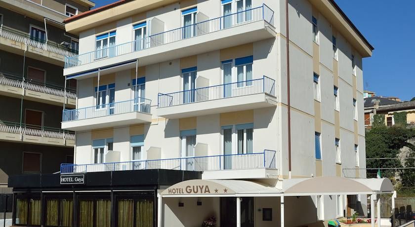Hotel Guya Varraze Exterior foto